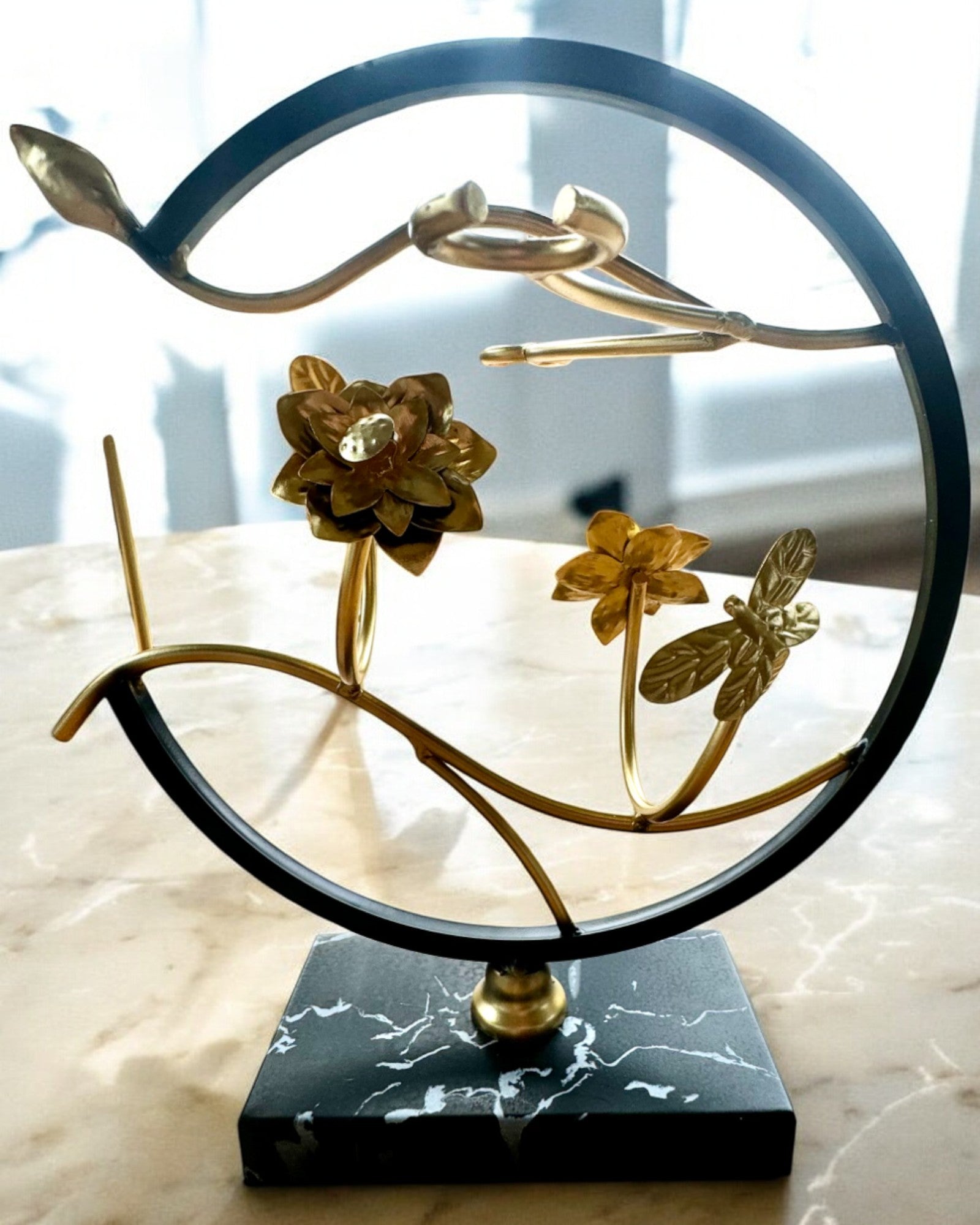 Standaard "Elegante Insect" - voor een wijnfles en glazen, hoogte 33 cm, mogelijkheid tot personalisatie met gravure als cadeau