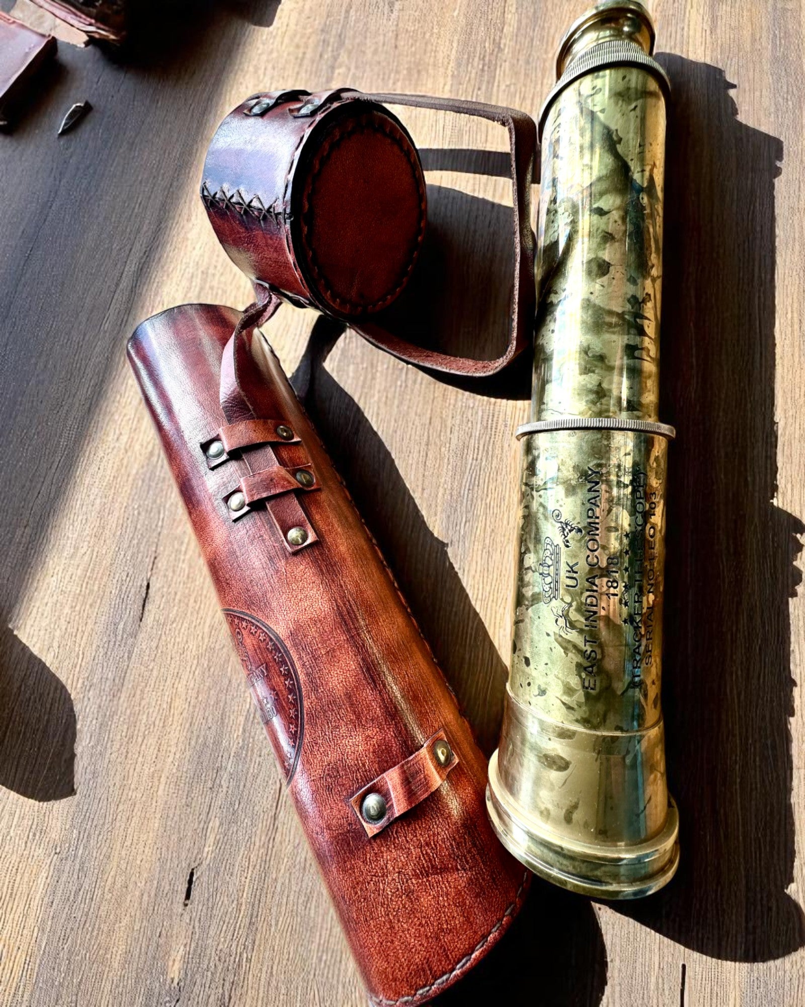 Koninklijke Verrekijker "Voyager 1818" – Exclusief, Messing, 83 cm, handgemaakt, etui van Echt Leer – Collectors Editie, personalisatie met gravure als cadeau