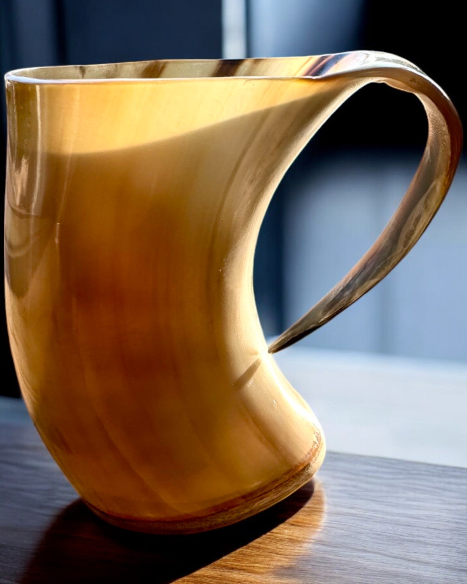 Compact, 350 ml, Gesneden Meesterwerk Bierpul met de mogelijkheid tot personalisatie met gravure - 2 kleuropties