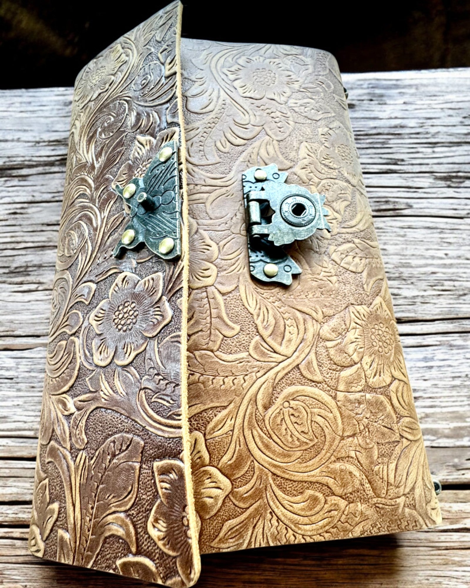 Luxe Retro Notitieboek met Leren Omslag - "Vintage Elegance", 480 pagina's, mogelijkheid tot personalisatie met gravure