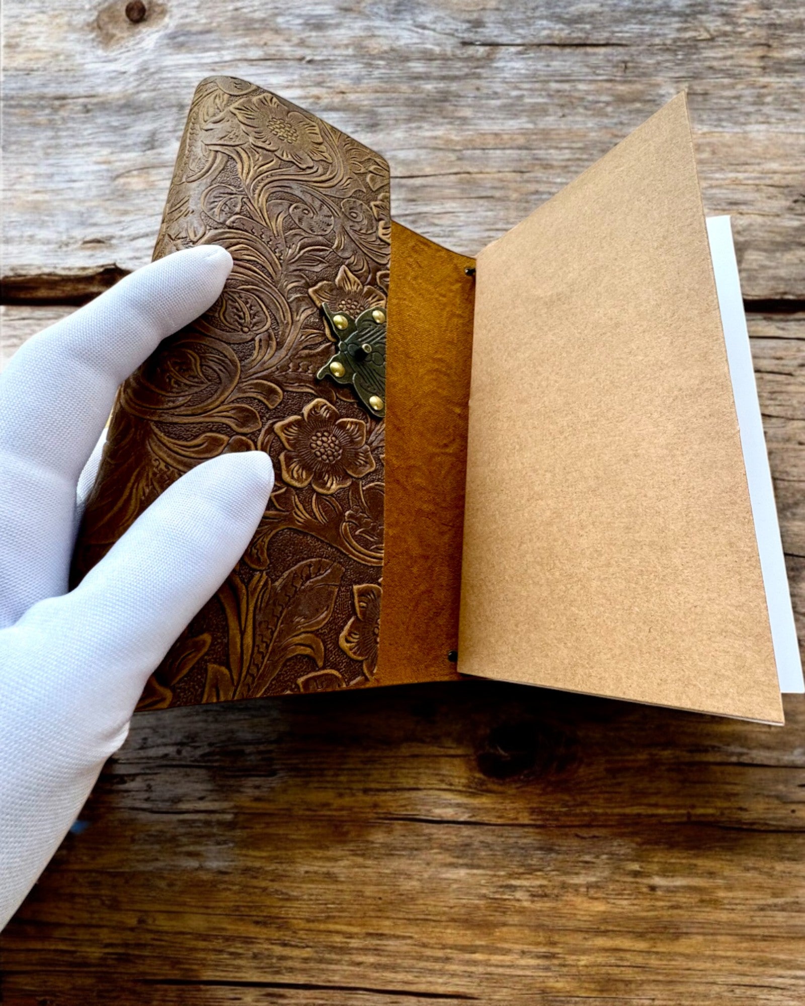 Luxe Retro Notitieboek met Leren Omslag - "Vintage Elegance", 480 pagina's, mogelijkheid tot personalisatie met gravure