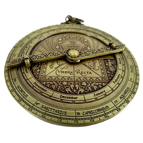 Europees astrolabium H32 – premium renaissance-replica met mogelijkheid tot personalisatie met gravure – ideaal cadeau met elegante houten voet – hoogte 12 cm, met de hand vervaardigd met oog voor detail