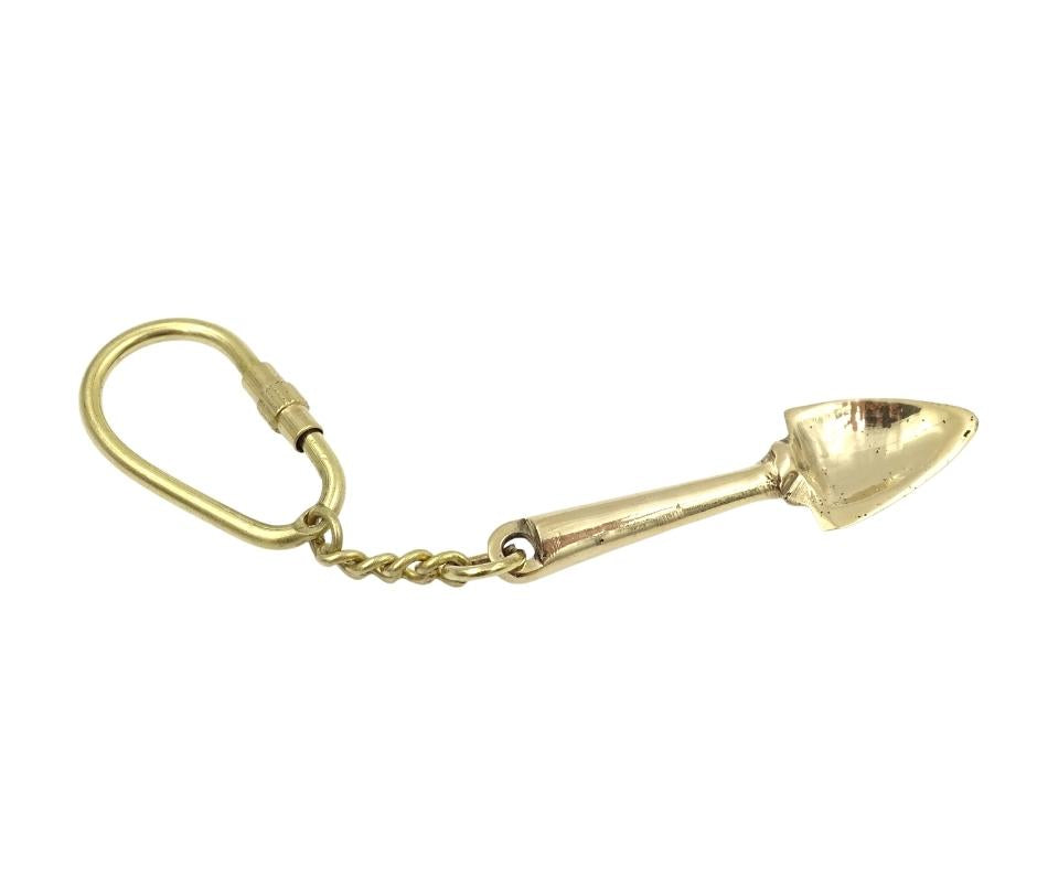 Messing sleutelhanger Spade KRT28 met mogelijkheid tot personalisatie met gravure