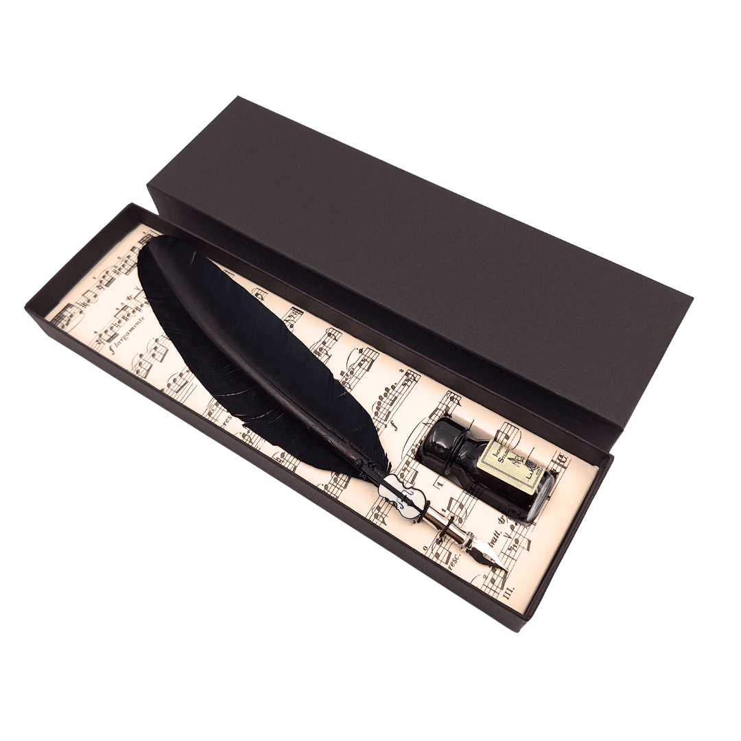 Elegante kalligrafieset met zwarte ganzenveer met penpunt, inkt en mogelijkheid tot personalisatie met gravure