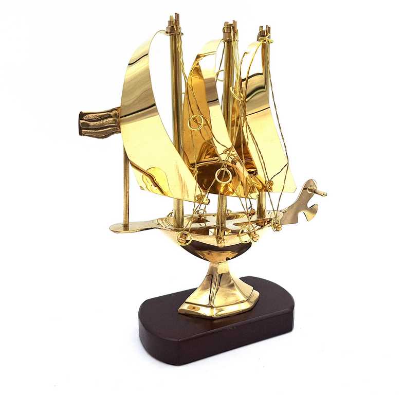 Messing schip op houten voet 20 cm met mogelijkheid tot gravure