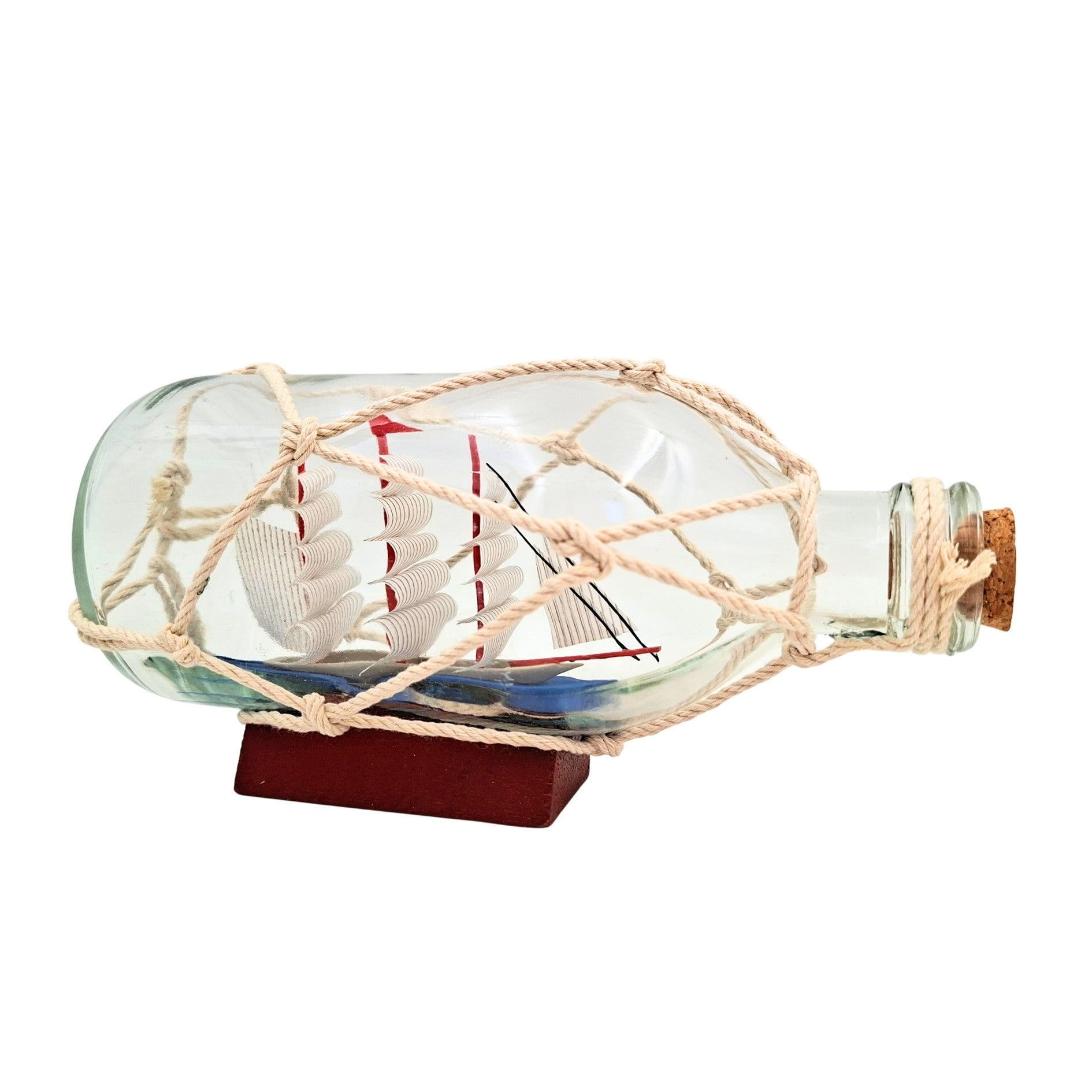 Schip in fles op houten voet met mogelijkheid tot personalisatie met gravure