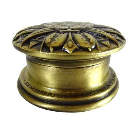 Messing Renaissance-Zonnekompas met Gravure - Elegant Vintage Cadeau met een Hoogte van 4,5 cm en een Diameter van 8,5 cm