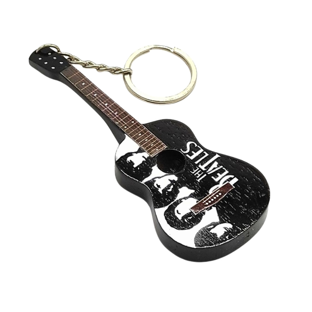 Houten sleutelhanger The Beatles-gitaar EGK-0894 met mogelijkheid tot personalisatie met gravure, in wit, zwart en bruin, ideaal als cadeau voor een muziekliefhebber en gitarist