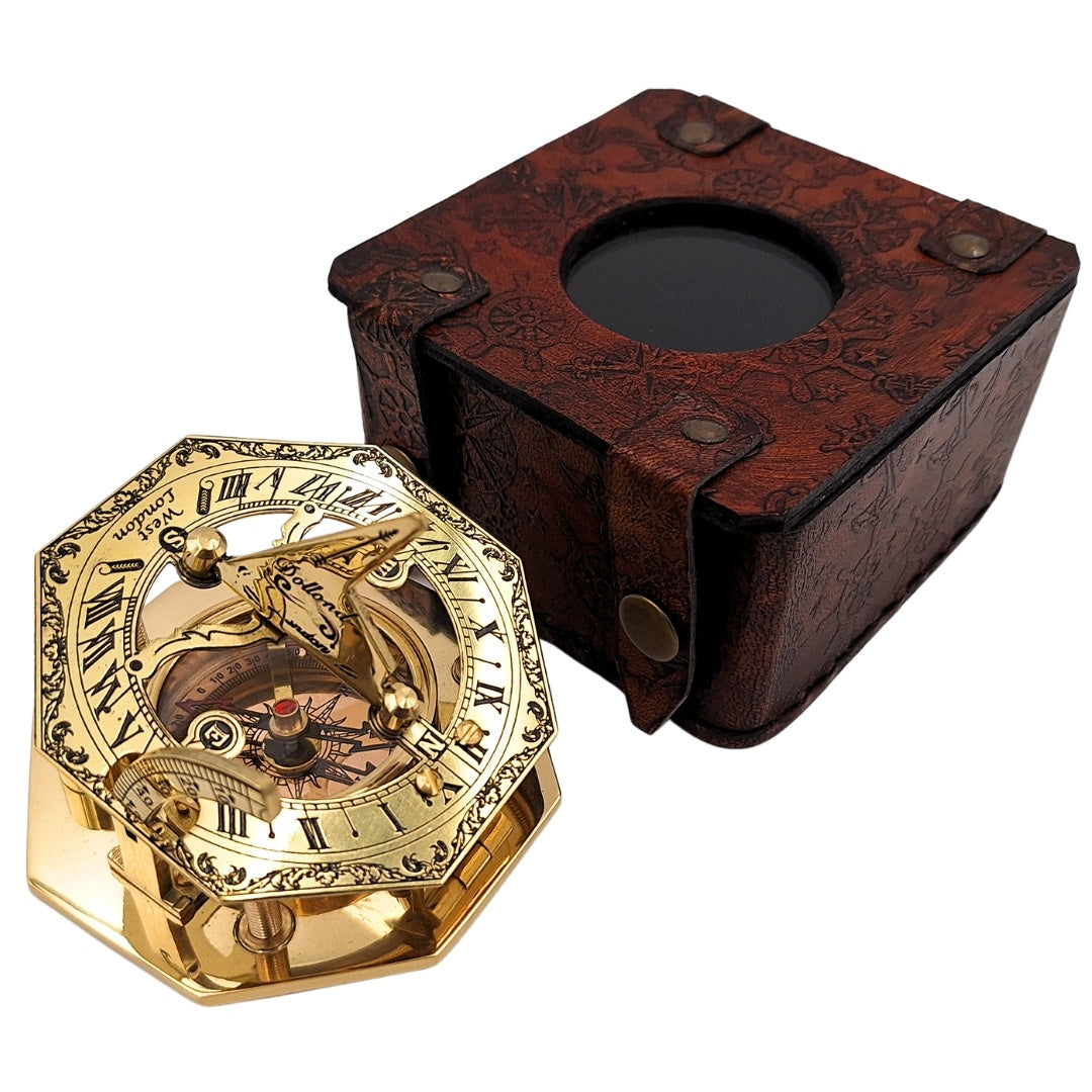 Messing kompas in stijlvolle leren doos met graveermogelijkheid – retro vintage cadeau voor reiziger, zeiler - 8 cm hoog, elegant messing design