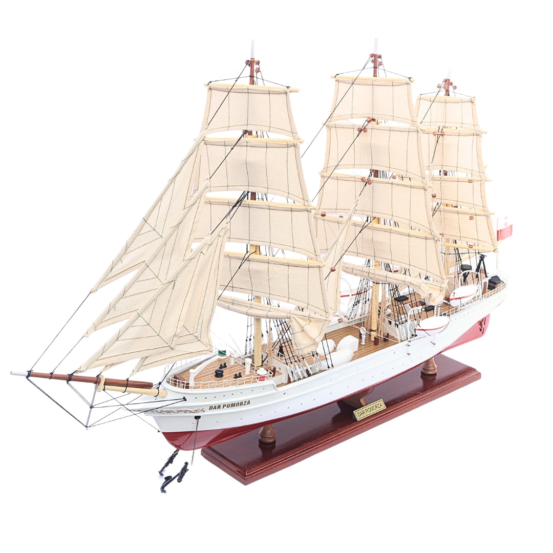 Exclusief model van het zeilschip Dar Pomorza 82 cm met mogelijkheid tot personalisatie door gravure
