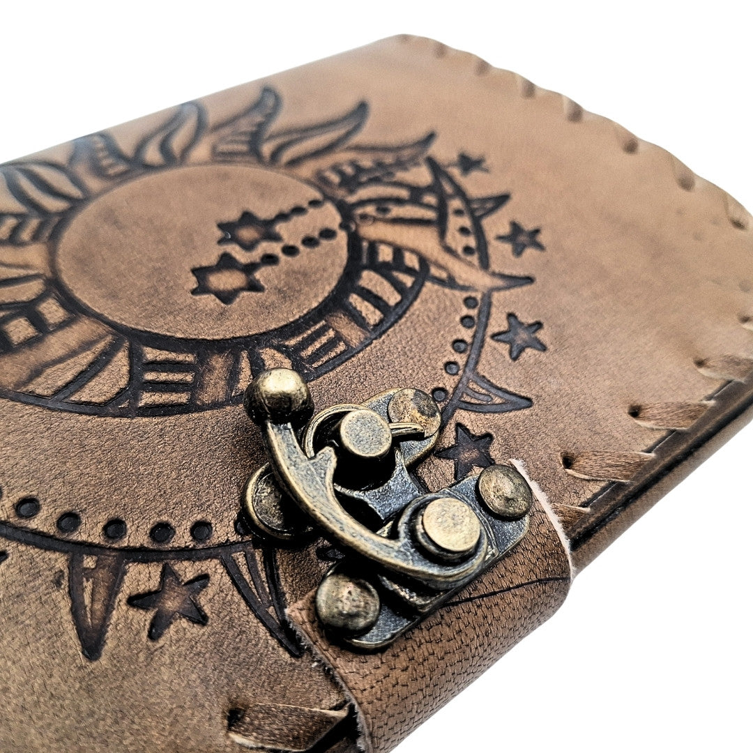 Retro leren notitieboek Zon en Maan 200 pagina's met mogelijkheid tot personalisatie door gravure, beige-bruin, ideaal als cadeau voor een kunstenaar of liefhebber van de magie van alledag