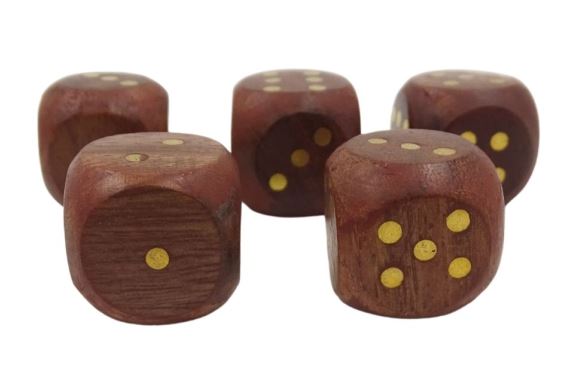 Houten dobbelstenen in een ton met gravure – Gepersonaliseerd cadeau van acaciahout, hoogte 7 cm, diameter 8 cm, voor personen ouder dan 14 jaar