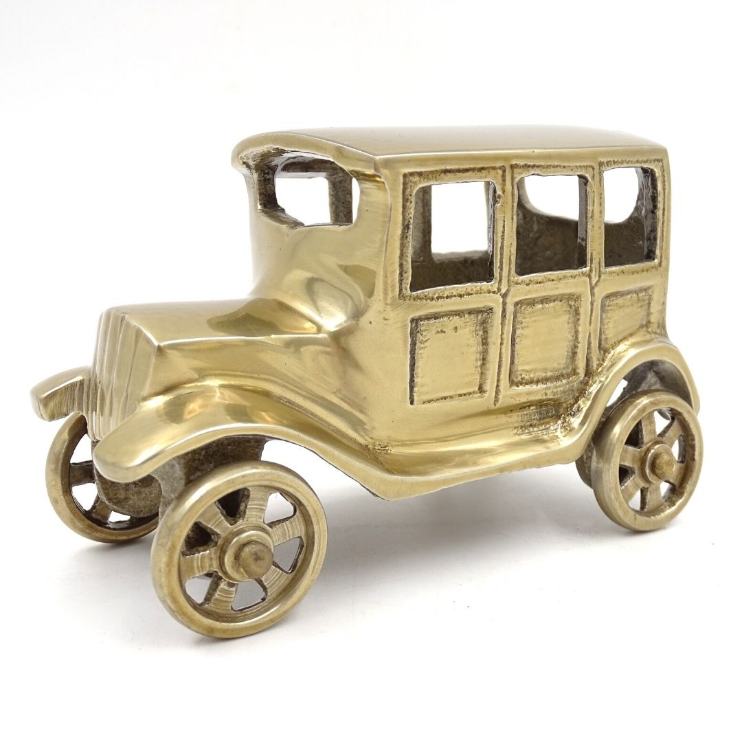 Metalen model van een retro BMW Dixi-auto in antiek messingkleur met personaliseerbare gravure