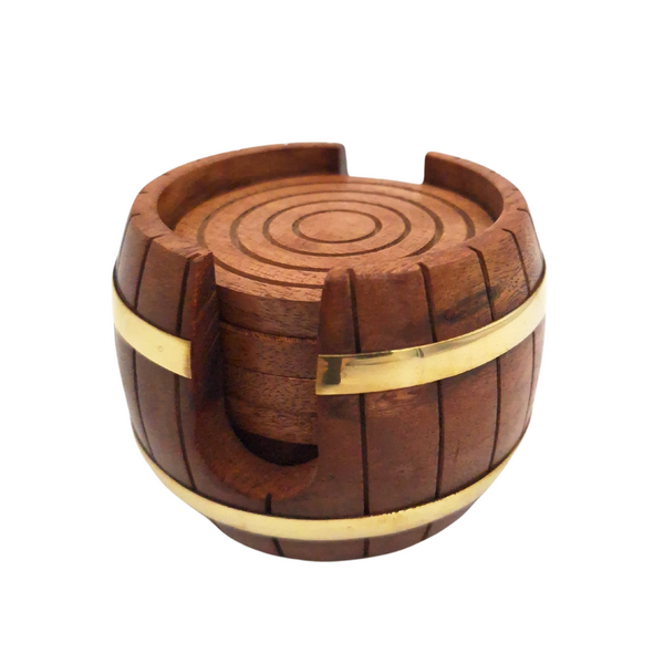 Houten onderzetters voor bekers met gravure - set in de vorm van een vat met 6 onderzetters en houder met messing versieringen