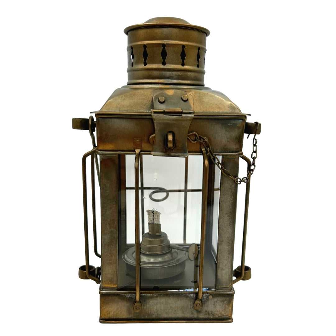Retro stalen petroleum lamp LT608 in de kleur verouderd messing met graveermogelijkheid
