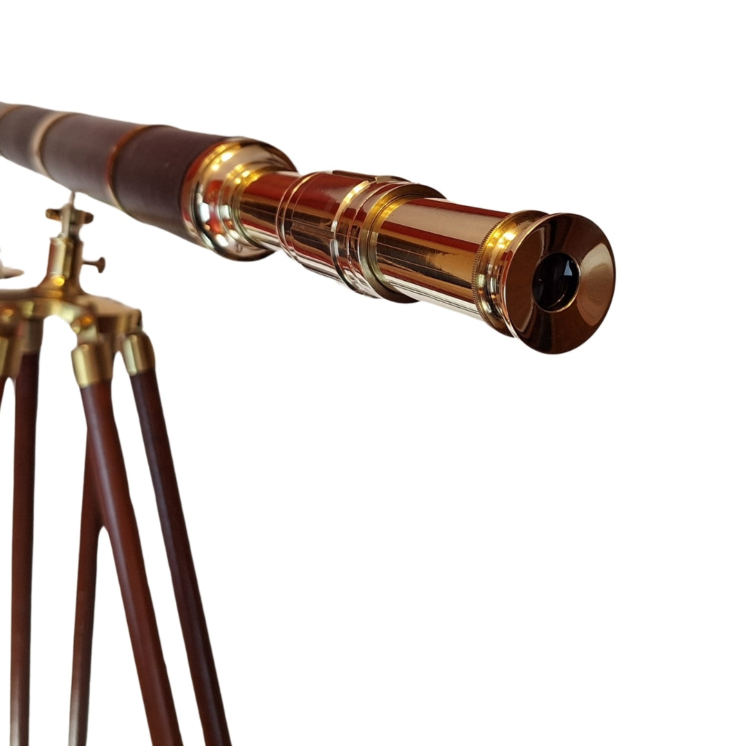 Decoratieve telescoop TWSS op houten driepoot met mogelijkheid tot personalisatie van de gravure