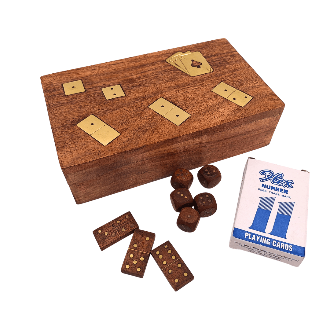 Spelset 3-in-1 in een elegant houten doosje met mogelijkheid tot personalisatie met gravure - Kaarten, domino, dobbelstenen - Ideaal cadeau voor liefhebbers van gezelschapsspellen - Afmetingen: 22,5 x 13 x 6 cm, acaciahout met messing versieringen