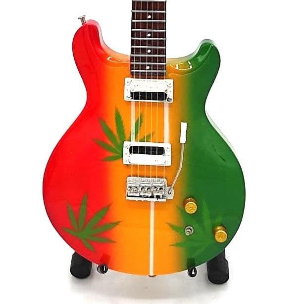 Mini-gitaar Bob Marley Tribute Ganja MGT-0468 met mogelijkheid tot personalisatie met gravure, ideaal cadeau voor reggaefans, handgemaakt van mahoniehout, hoogte 27,5 cm, geel, rood, groen, wit
