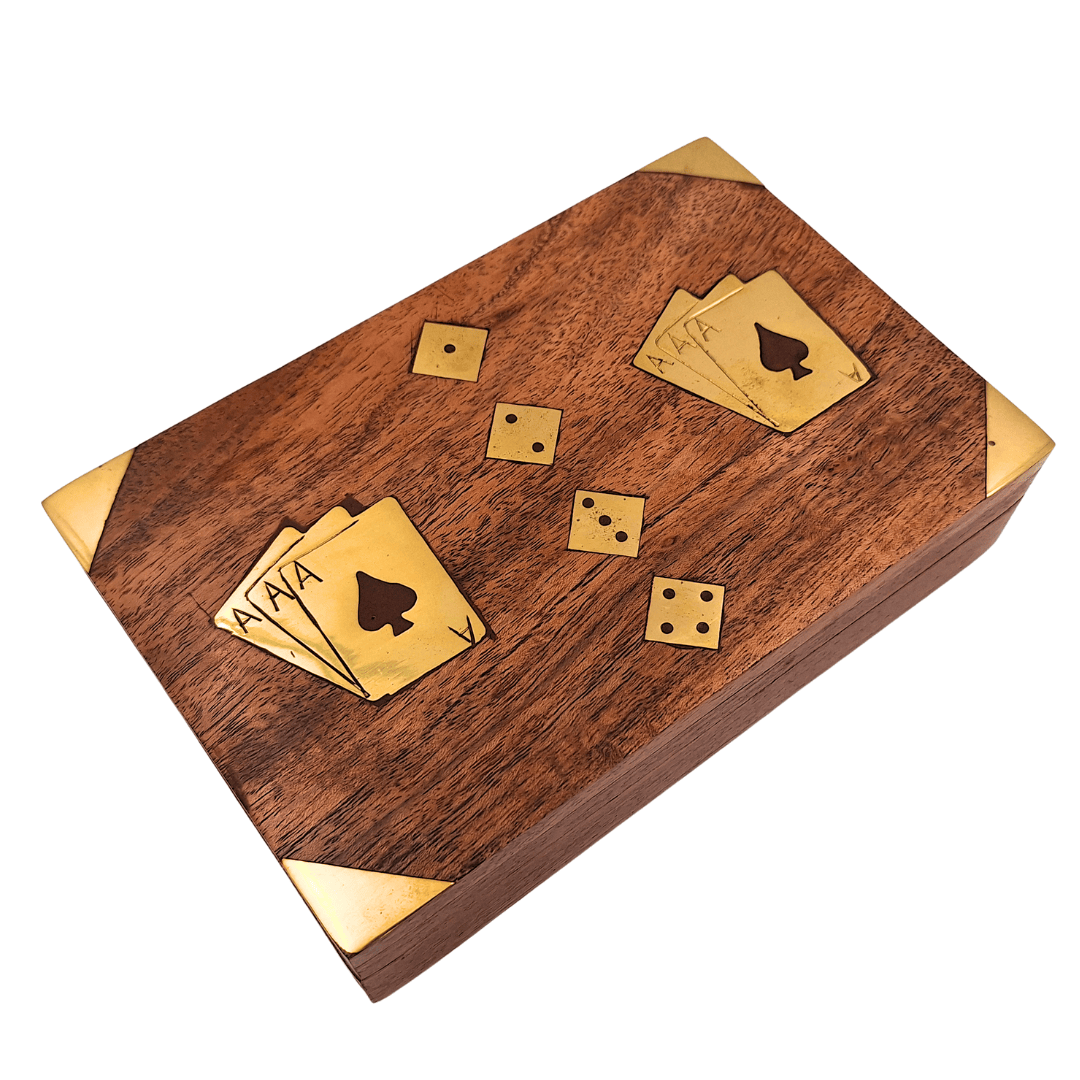 Elegante spelset met twee kaartspellen en dobbelstenen in houten doos met messing versieringen - gepersonaliseerde gravure