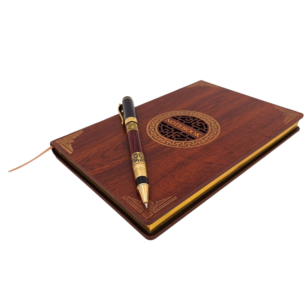 Exclusieve premium geschenkset A5-notitieboek met houten omslag en pen – personalisatie met gravure, ideaal als cadeau voor een baas, docent of kunstenaar – donkerbruin met gouden elementen
