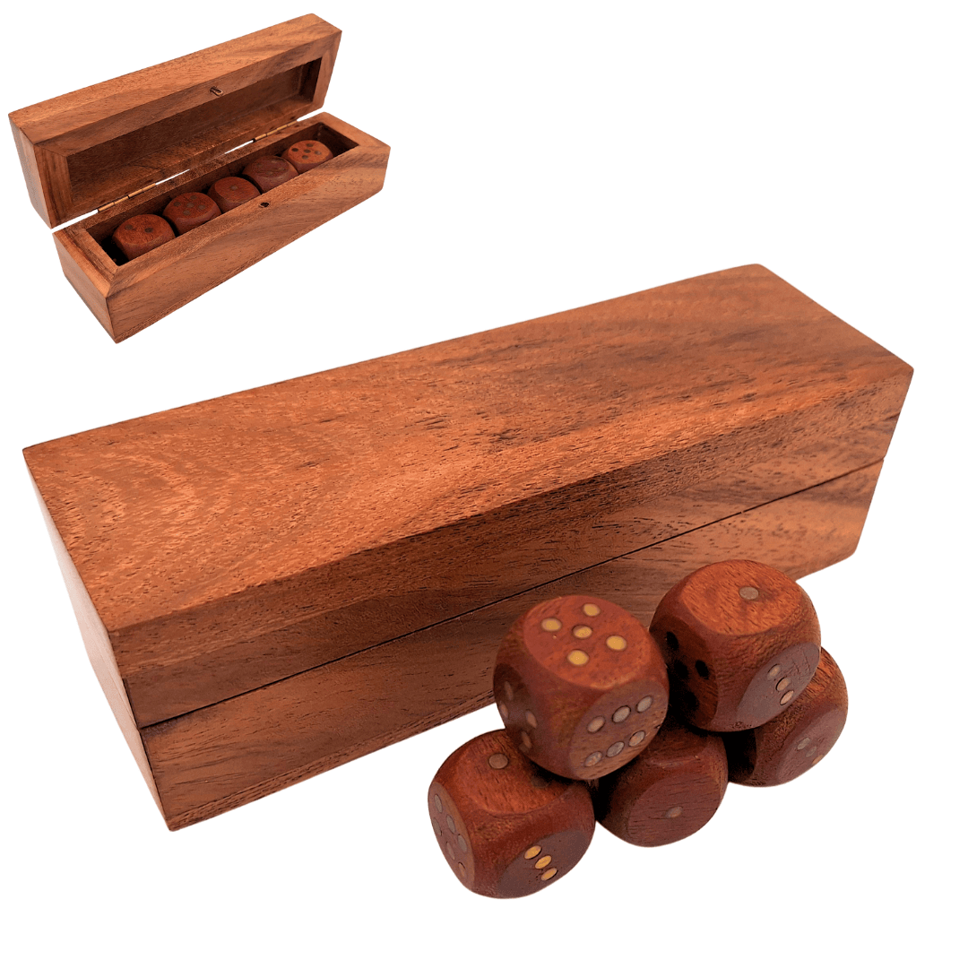 Elegante houten dobbelstenen met messing ogen in een gepersonaliseerd doosje
