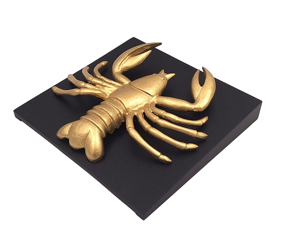 Gouden decoratief beeldje Kreeft van aluminium met mogelijkheid tot personalisatie met gravure - elegant cadeau voor elke gelegenheid, afmetingen 29 x 27,5 x 9 cm, zwarte houten voet