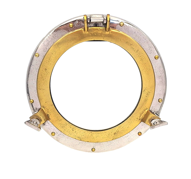 Patrijspoortspiegel met een diameter van 28 cm met metalen omlijsting in zilver- of goudkleur met mogelijkheid tot personalisatie door gravure