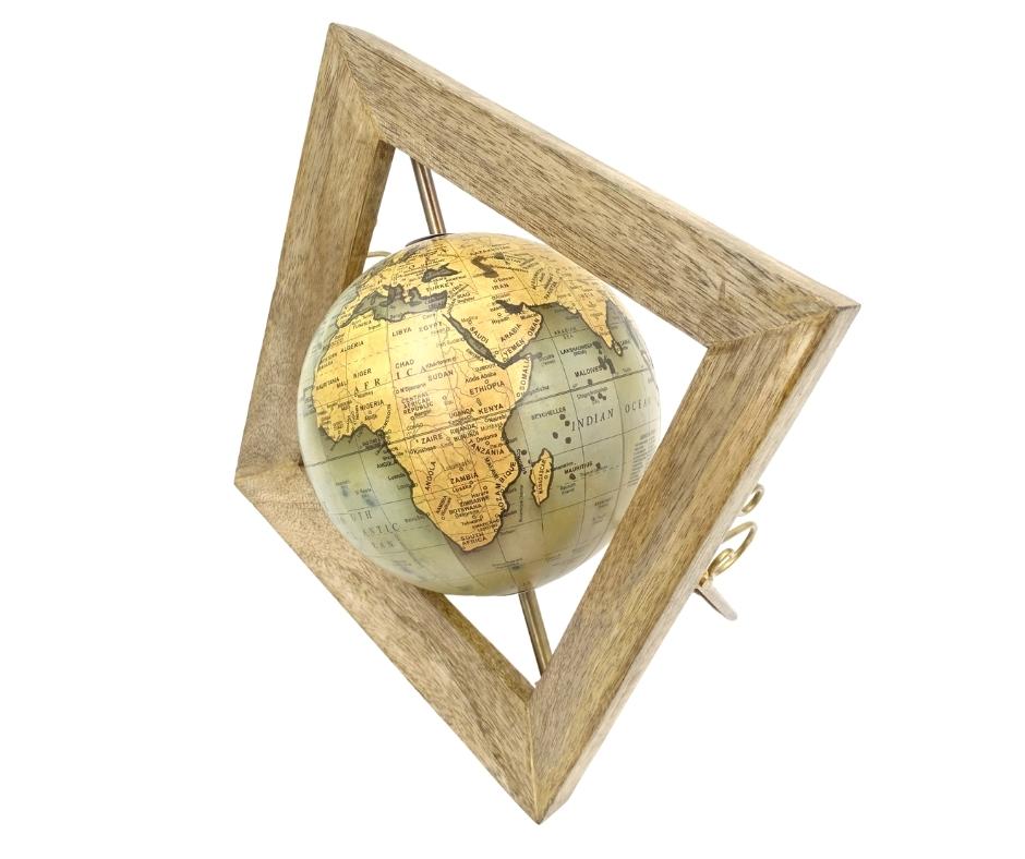 Decoratieve wereldbol GLB-40 in een houten frame met mogelijkheid tot personalisatie met gravure, blauw-gele kaart, diameter 15 cm