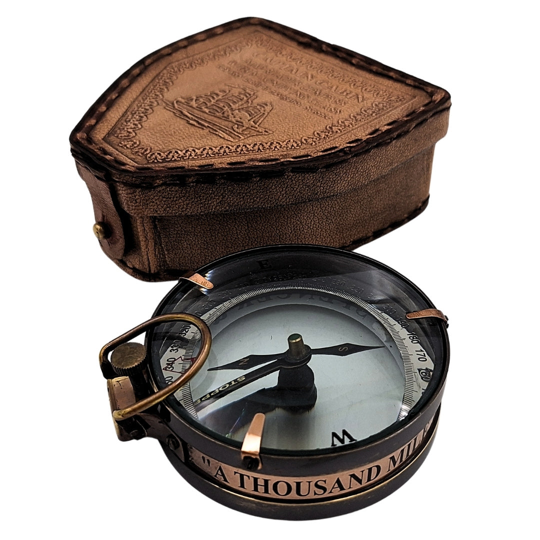 Wandelaarskompas met gepersonaliseerde gravure in leren etui - messing retro gadget als cadeau, 9,25 cm met inspirerende tekst