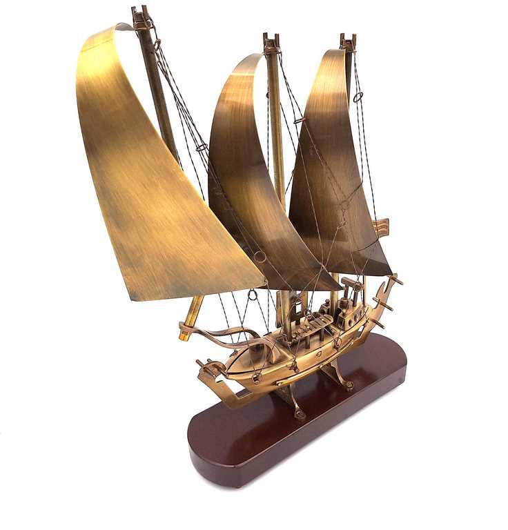 Messing schip op houten voet 38 cm met mogelijkheid tot gravure