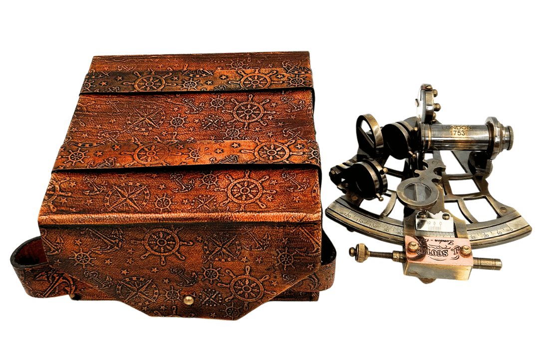 Retro messing sextant in leren etui - elegant navigatie-instrument met graveermogelijkheid - ideaal cadeau voor liefhebbers van zeilen en geschiedenis - afmetingen 13x12x7 cm