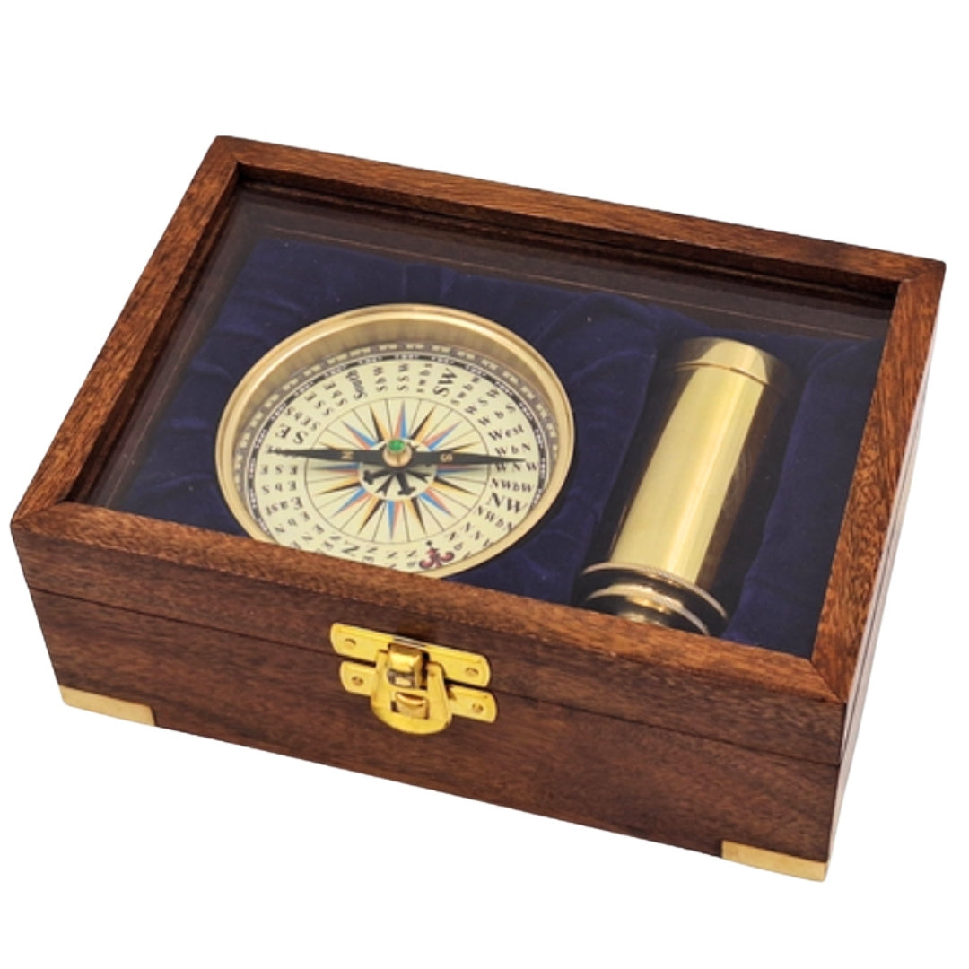 Cadeauset met messing kompas en verrekijker in elegante houten doos met gravure