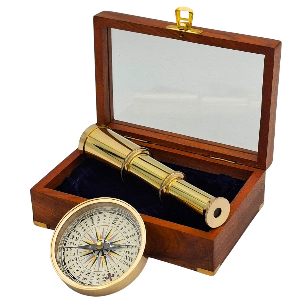 Cadeauset met messing kompas en verrekijker in elegante houten doos met gravure