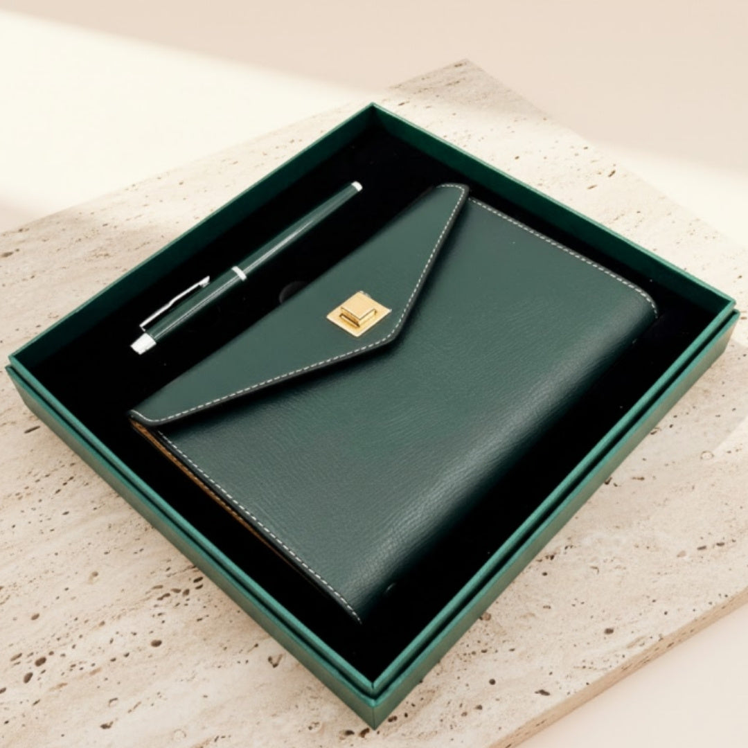Elegante cadeauset met gepersonaliseerde gravure - leren A6-notitieboek met hoogwaardige pen in luxe geschenkdoos