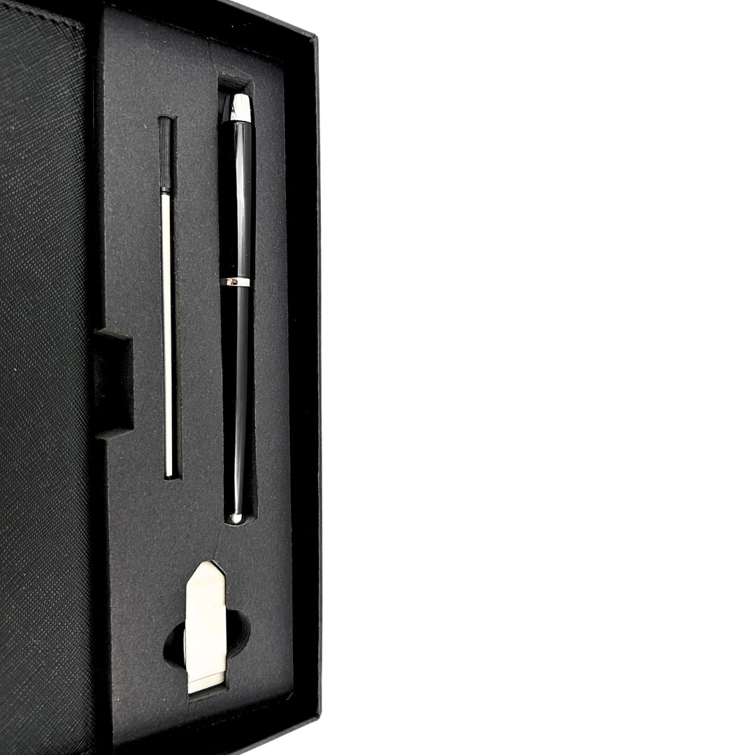 Elegante premium cadeauset met personalisatie – leren A5-notitieboek, pen en USB-stick 16GB in zwart-gouden doos