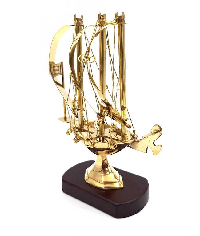 Messing schip op houten voet 20 cm met mogelijkheid tot gravure