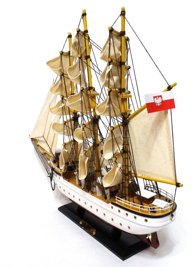 Model van het zeilschip Dar Pomorza 50cm met mogelijkheid tot personalisatie met gravure