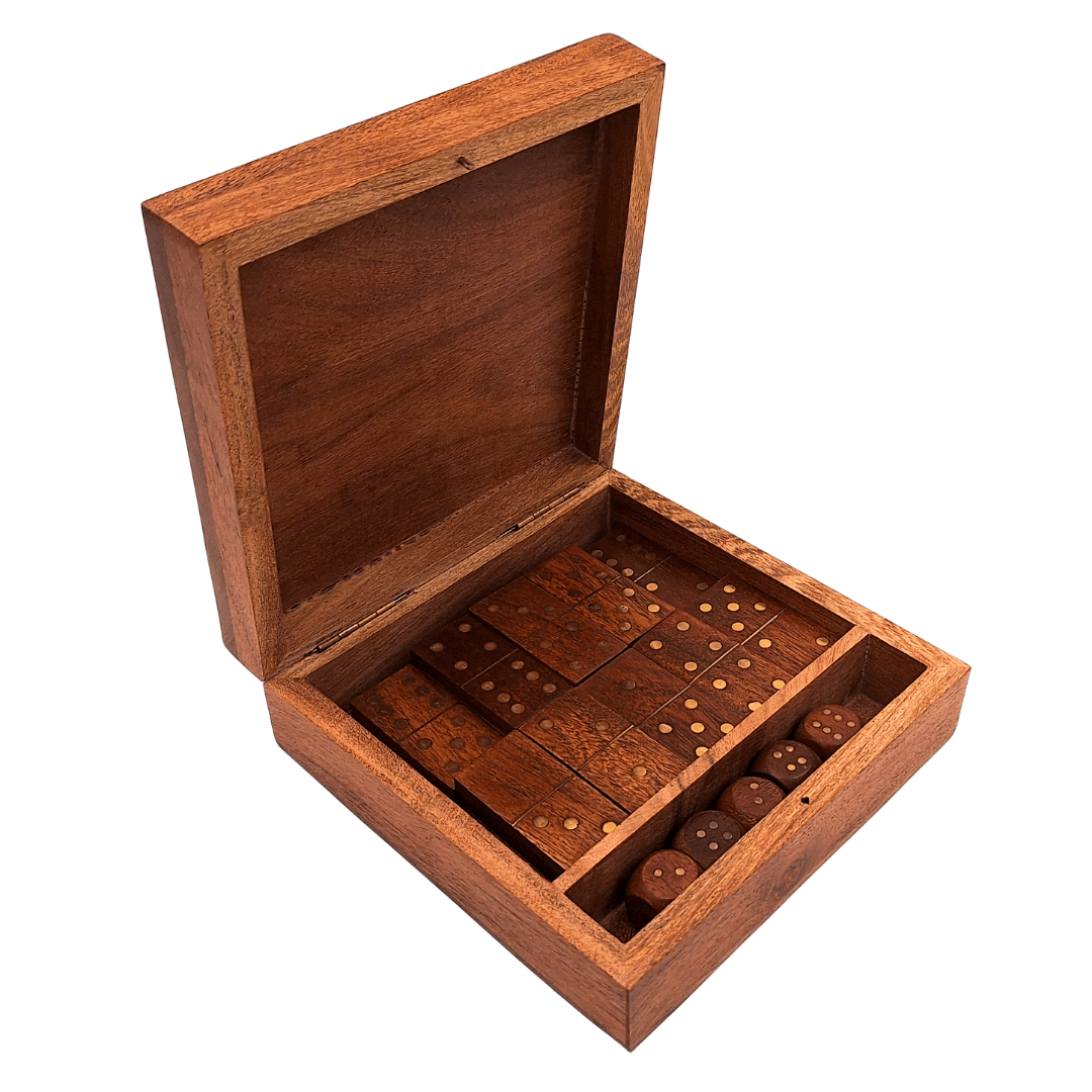 Elegante spellenset in houten doos met gravure
