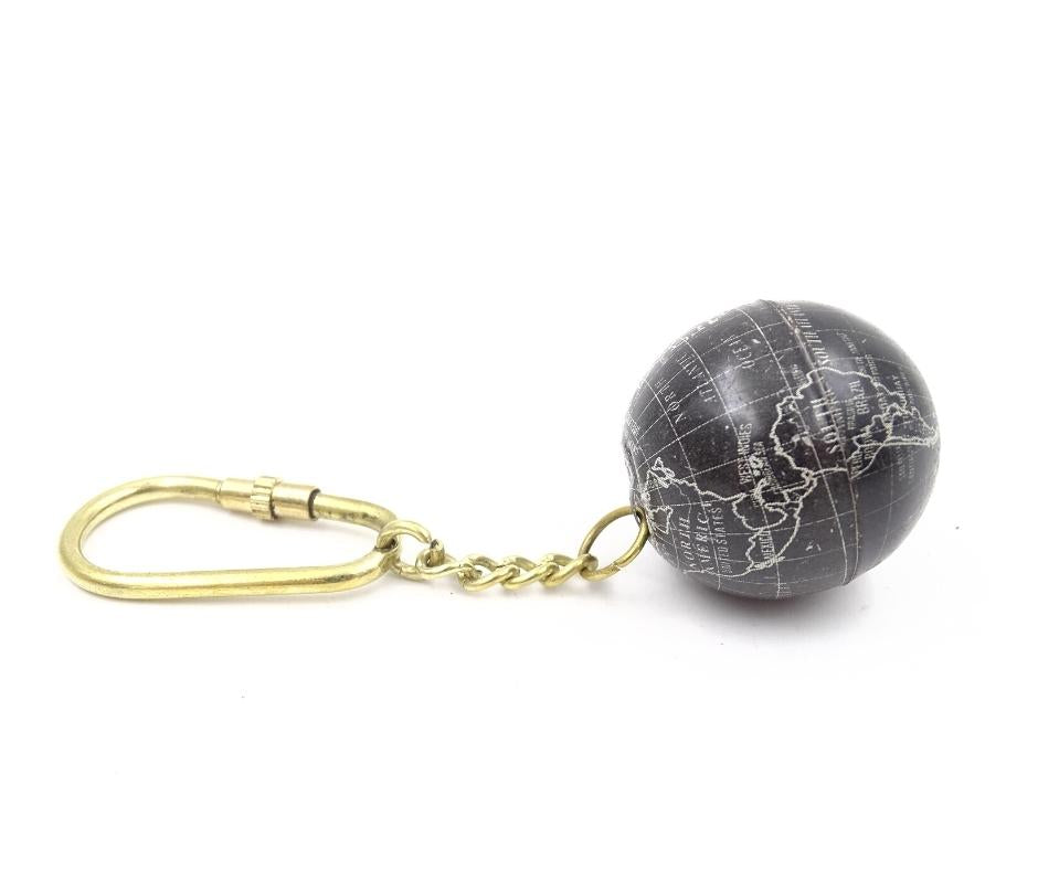Sleutelhanger globus KRT14 met personaliseerbare gravure, zwart en goudgeel, ideaal cadeau voor een reiziger, diameter 3 cm, lengte 10 cm