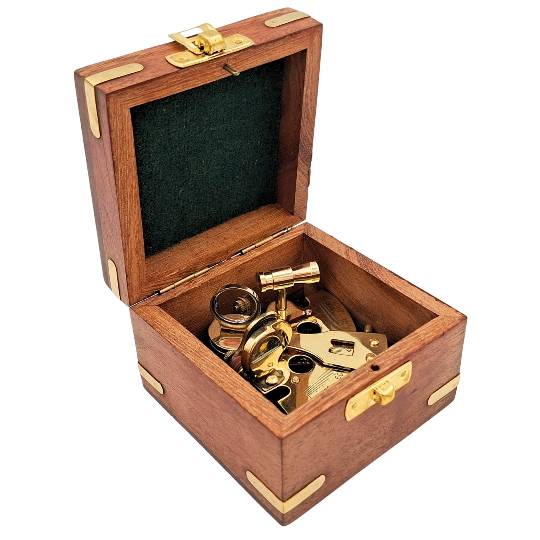 Messing sextant in houten doos met mogelijkheid tot gravure – elegant geschenk voor zeiler en matroos, 7x7x4 cm, hoogwaardig messing en glas