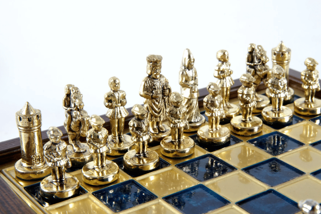 Elegante premium messing schaakset 20x20cm Byzantium met gepersonaliseerde gravure - ideaal cadeau voor een schaker en geschiedenisliefhebber - handgemaakte stukken in gouden en zilveren afwerking