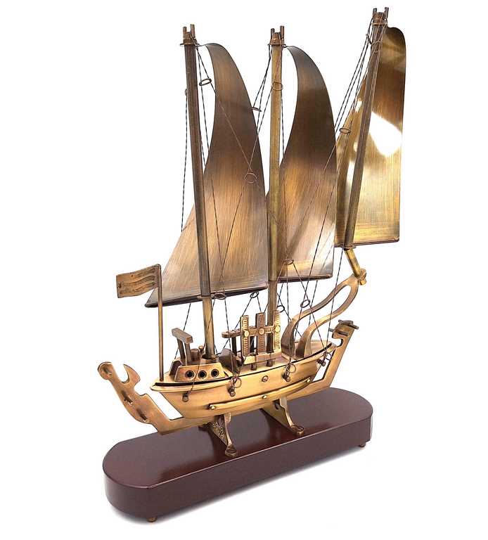 Messing schip op houten voet 38 cm met mogelijkheid tot gravure