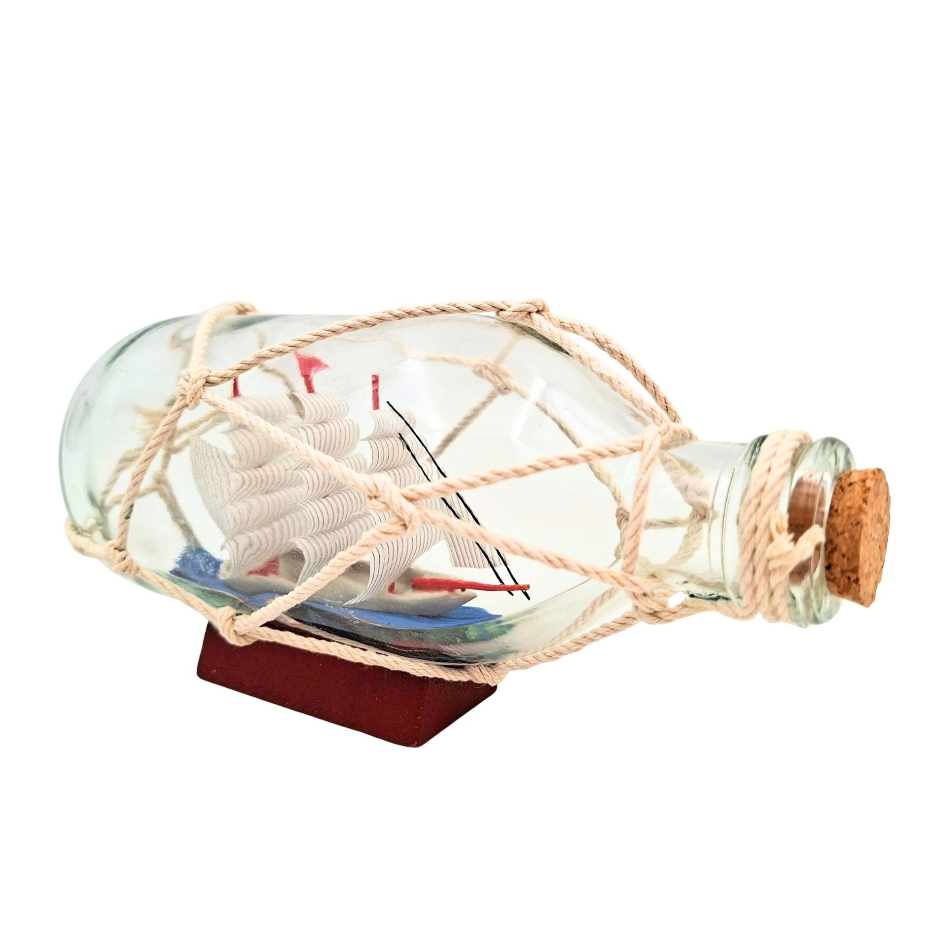 Schip in fles op houten voet met mogelijkheid tot personalisatie met gravure