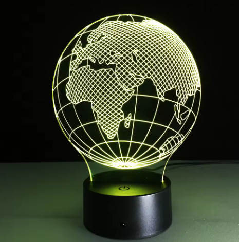 LED-lamp Wereldbol met 7 lichtkleuren, mogelijkheid tot personalisatie door gravure, ideaal cadeau voor een reiziger, hoogte 17 cm, USB-kabel