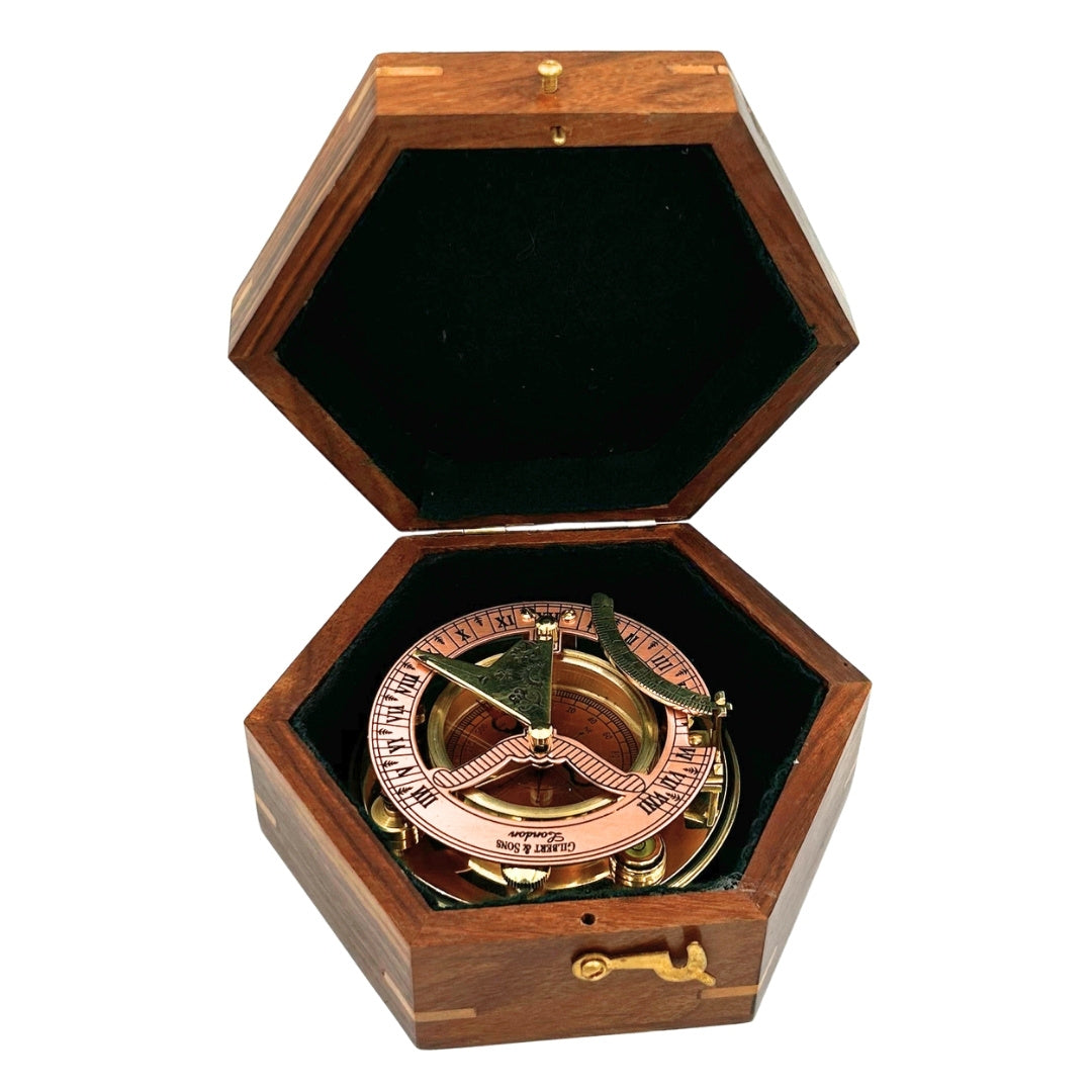 Messing kompas met zonnewijzer in elegante houten doos - ideaal cadeau met personalisatiemogelijkheid door gravure - retrostijl, klassieke uitvoering, hoge kwaliteit