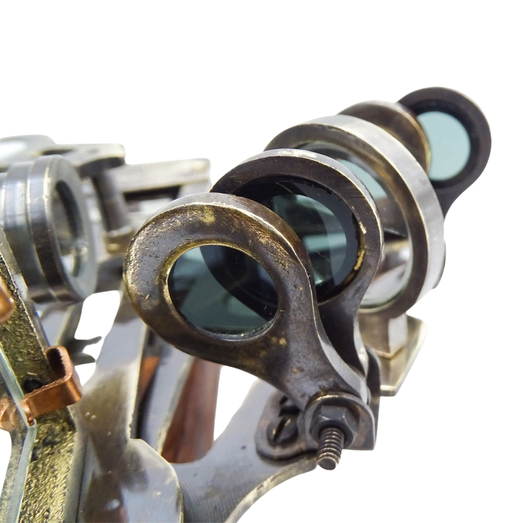Messing sextant met gravure in leren doos - replica uit 1917, ideaal als cadeau voor zeilers en astronomen, afmetingen 13x12x6 cm, antiek, materiaal: messing en glas
