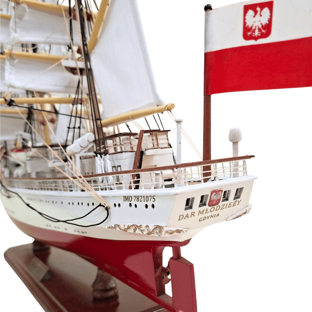 Exclusief model van het zeilschip Dar Młodzieży XXL 71 cm, mogelijkheid tot personalisatie door gravure