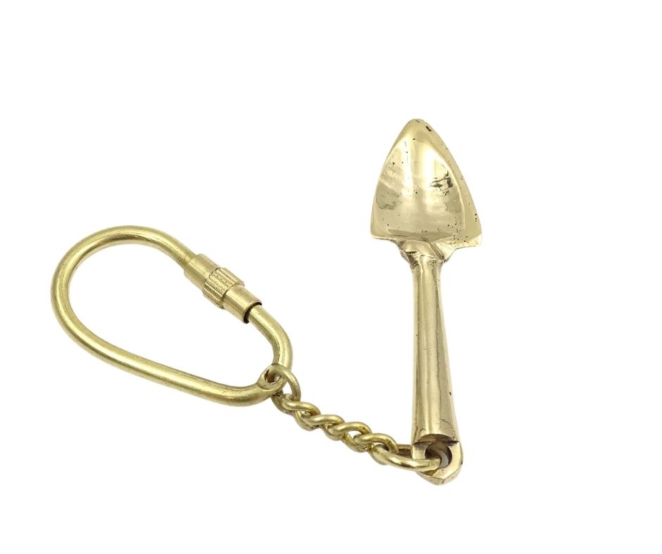 Messing sleutelhanger Spade KRT28 met mogelijkheid tot personalisatie met gravure