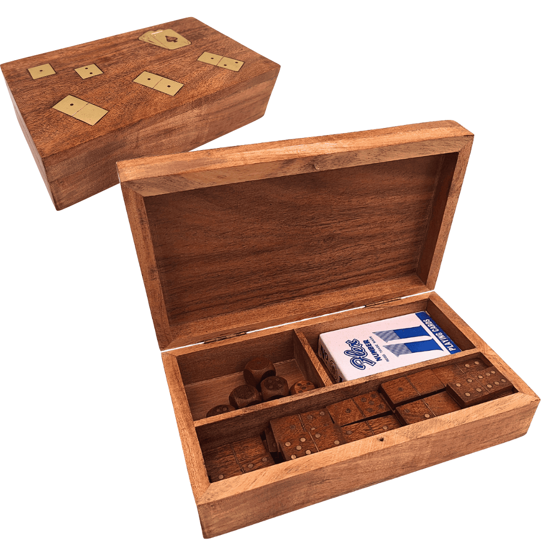 Spelset 3-in-1 in een elegant houten doosje met mogelijkheid tot personalisatie met gravure - Kaarten, domino, dobbelstenen - Ideaal cadeau voor liefhebbers van gezelschapsspellen - Afmetingen: 22,5 x 13 x 6 cm, acaciahout met messing versieringen