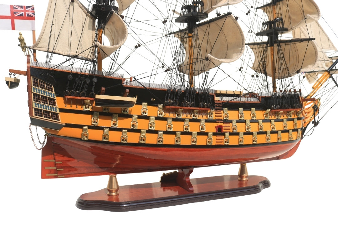 Model van het zeilschip HMS Victory 80cm, gemonteerd, met mogelijkheid tot personalisatie door gravure - Exclusieve decoratie als cadeau, handgemaakt van exotisch hout, hoge kwaliteit en oog voor detail